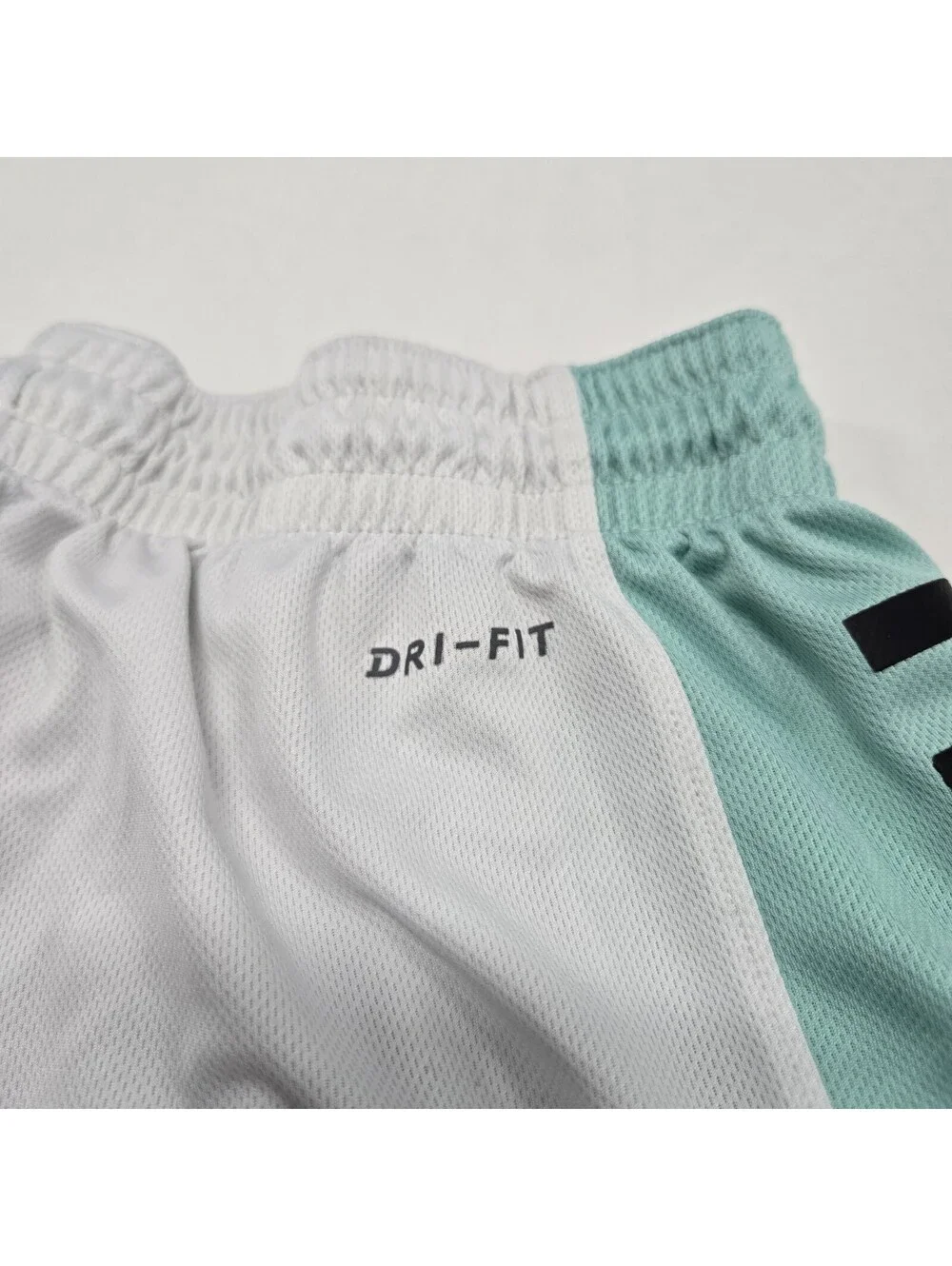 Sz XL Air Jordan Retro 11 XI Dri Fit White Emerald Basketball Shorts A08950-101